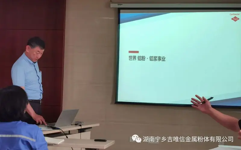 Stephane Rochard, the head of the group's business division, along with Koji Nagano and his team, conducted on-site inspections of each workshop in our factory